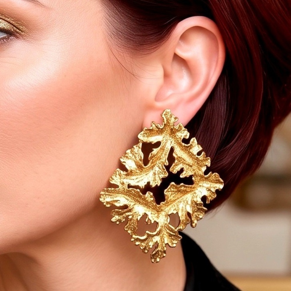 Vintage NOS Ellen Gold Tone Textured Heavy Leaf Cluster Statement Clip Earrings